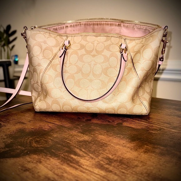 Coach Crossbody purse with large strap - Picture 4 of 5